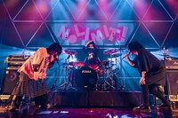 ヤバイTシャツ屋さん（撮影：田中聖太郎）