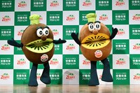 踊るキウイブラザーズ。