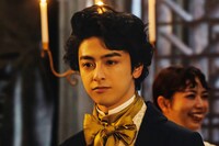 シューベルト役の新原泰佑。