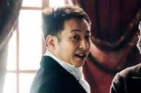 ハイネ役の坪倉由幸（我が家）。