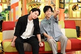 左から松本潤、二宮和也。