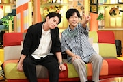 左から松本潤、二宮和也。