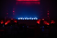 東京・日本武道館のステージに姿を現すいぎなり東北産。