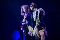 クールに決める北美梨寧（左）と安杜羽加（右）。