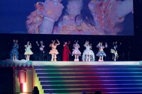 客席に手を振りながら退場するいぎなり東北産。