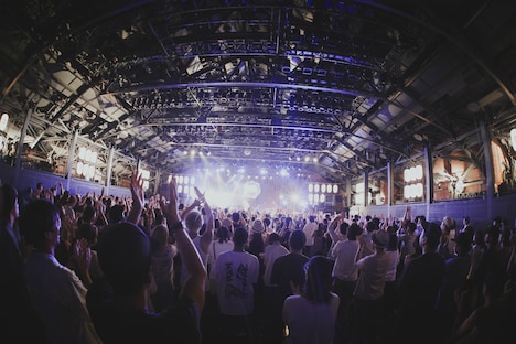 「毎日が夏祭り2025」でのMummy-DとPESのツーマンライブの模様。（撮影：古賀恒雄）