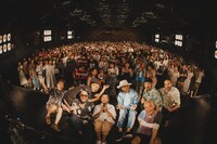 Mummy-DとPESのツーマンライブ後に撮影された記念写真。（撮影：古賀恒雄）