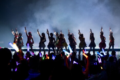 ステージに現れた虹コン。