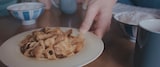 石崎ひゅーい「しょうが焼き」PVより。