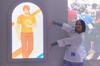 左右のモニターには173人のライバーが順番に投影されています。