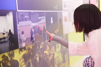 「視聴覚室って、こんなカーテンで仕切られてたんだ……。ライバーさんと1対1で会えるって、すごいことですよそれは……」