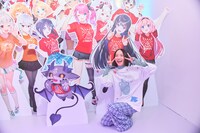 これからインタビューをする月ノ美兎さんと一緒に。