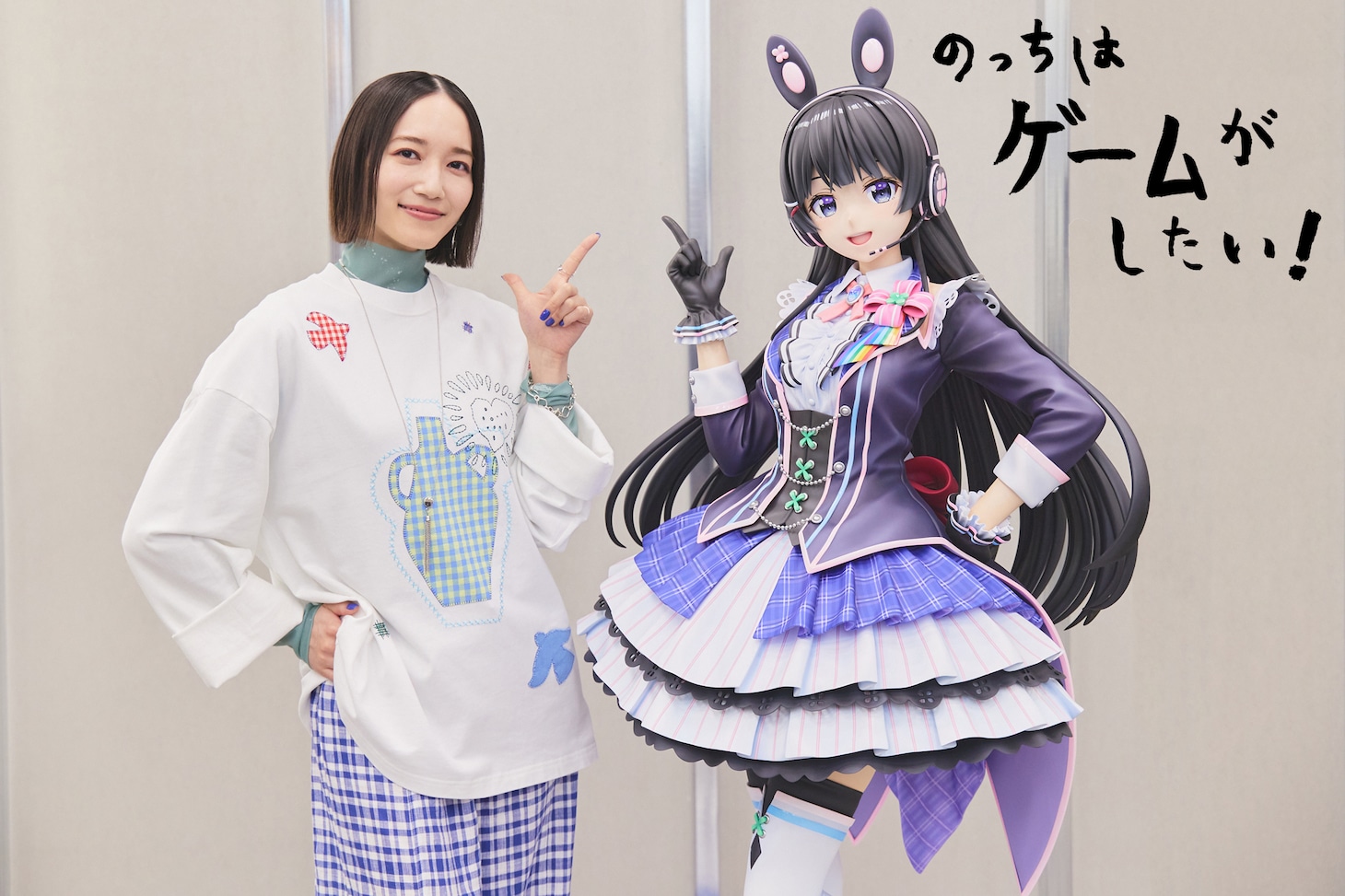 左から、のっちさん、月ノ美兎さん。