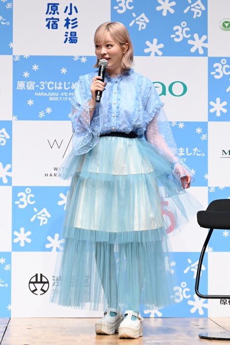 涼しげな衣装で登場したきゃりー。