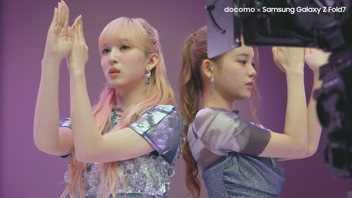ME:I×「Samsung Galaxy Z Fold7」メイキング映像のワンシーン。