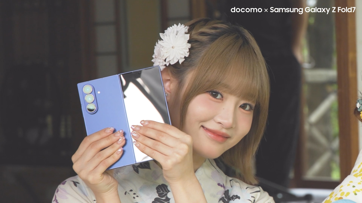 ME:I×「Samsung Galaxy Z Fold7」メイキング映像のワンシーン。