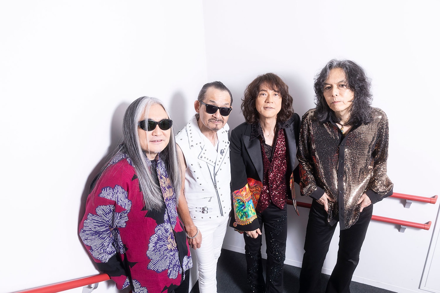 RED WARRIORSとサポートドラマーの高橋まこと（ex. BOØWY）。
