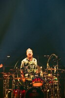 FUJI（Dr, Cho）（Photo by Yukihide "JON..."Takimoto
）