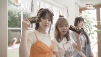 「meiji♡FRUITS ZIPPER～暑い日だってチョコっといい日になぁれ～ #NEWOKASHIPROJECT」メイキング映像より。