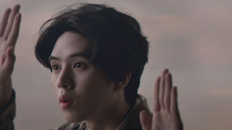 「Samsung Galaxy Z Fold7」のテレビCMより坂東龍汰。