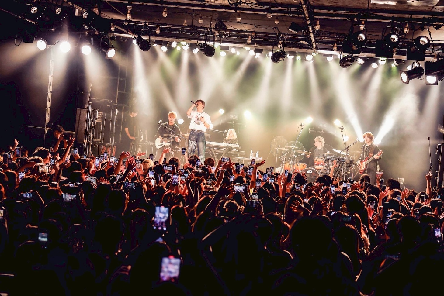 「れん ONEMAN LIVE TOUR 2025 -Molt-」東京・LIQUIDROOM公演より。（撮影：森好弘）