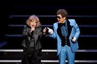 左から鈴木聖美、鈴木雅之。（撮影：岸田哲平、雨宮透貴）