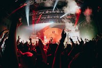 Awichのライブの様子。（撮影：佐藤潤平）