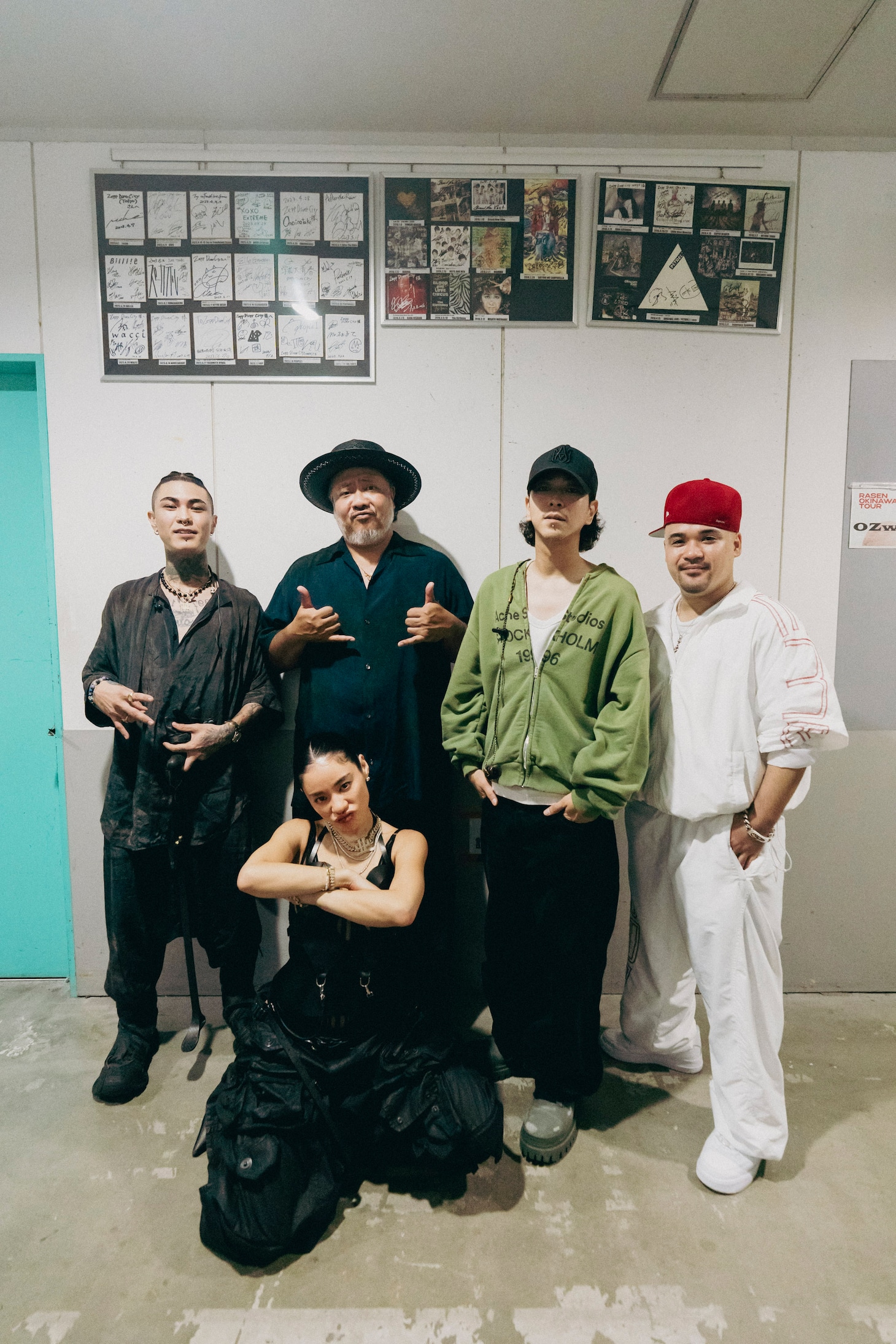Awich、OZworld、CHICO CARLITO、唾奇とキヨサク（MONGOL800）。（撮影：佐藤潤平）