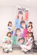 特典ののぼりとTEAM SHACHI。