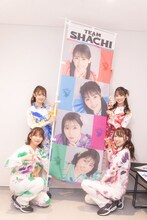 特典ののぼりとTEAM SHACHI。