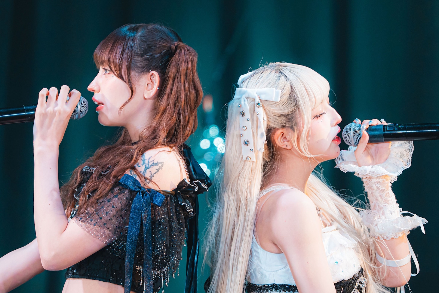 左からYuika、Ten。（撮影：オカベメイ）