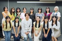 アイドルリスク対策講座の講師と受講アイドルたち。