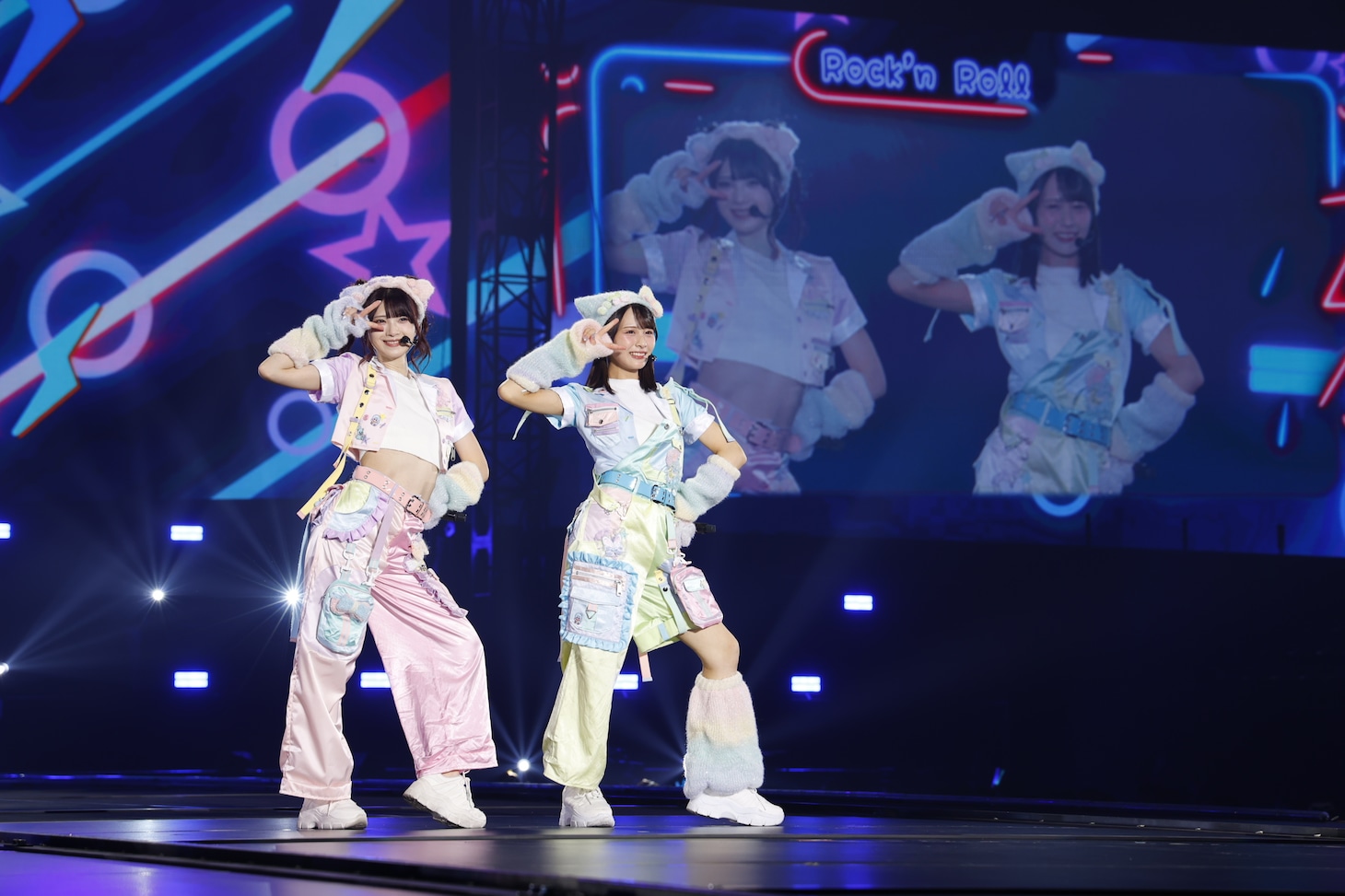 「≠ME 全国ツアー2025『We want to find “カフェ樂園”』」ファイナル公演昼の部より、ユニット曲コーナーの様子。©YOANI