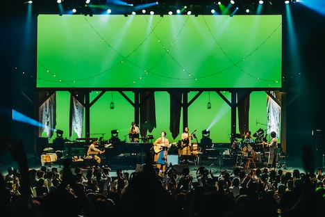 「ohashiTrio HALL TOUR 2025 -OUR GOLD-」の様子。（Photo by Yuusuke Katsunaga）