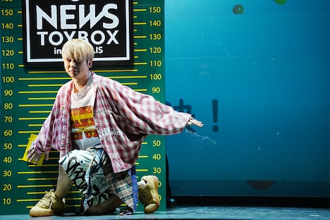 華麗なポーズを決める増田貴久。