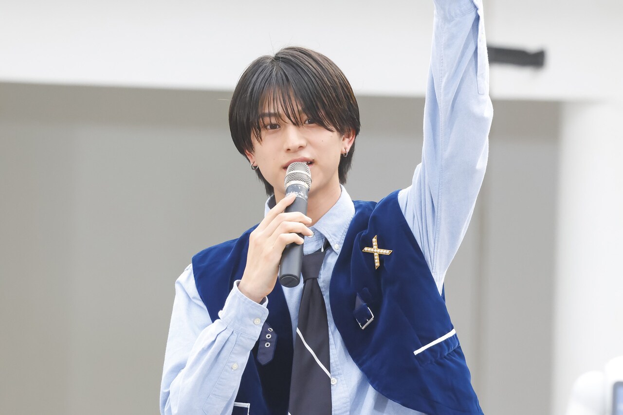 阿久根温世（撮影：笹森健一） - ICExと5体のペッパーくん共演