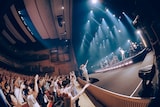 「iri Hall Tour 2025 "Seek"」東京・LINE CUBE SHIBUYA(渋谷公会堂)公演の様子。(撮影:後藤壮太郎)