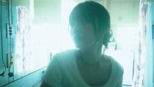 矢作萌夏「ジェラシーナイフ」ミュージックビデオより。
