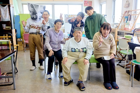 Corneliusと作家たち。小山田は崇弥氏の手紙をきっかけに、岩手県花巻市にある福祉施設・るんびにい美術館を訪れた。（撮影：淺田創）