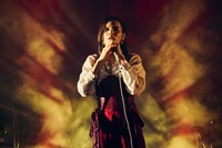 アヴちゃん（Vo）（撮影：中野修也）