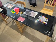 「Glow Within -Corneliusと13人の作家の声-」の様子。