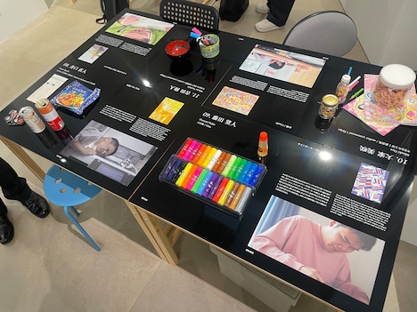 「Glow Within -Corneliusと13人の作家の声-」の様子。