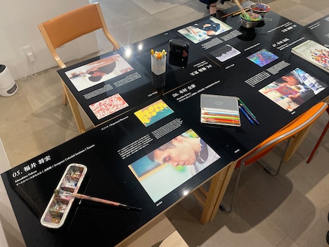 「Glow Within -Corneliusと13人の作家の声-」の様子。