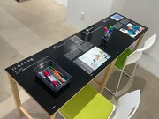 「Glow Within -Corneliusと13人の作家の声-」の様子。