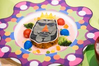 インパクト抜群な「大コスモの王様ドライカレー風ナンダケド」。