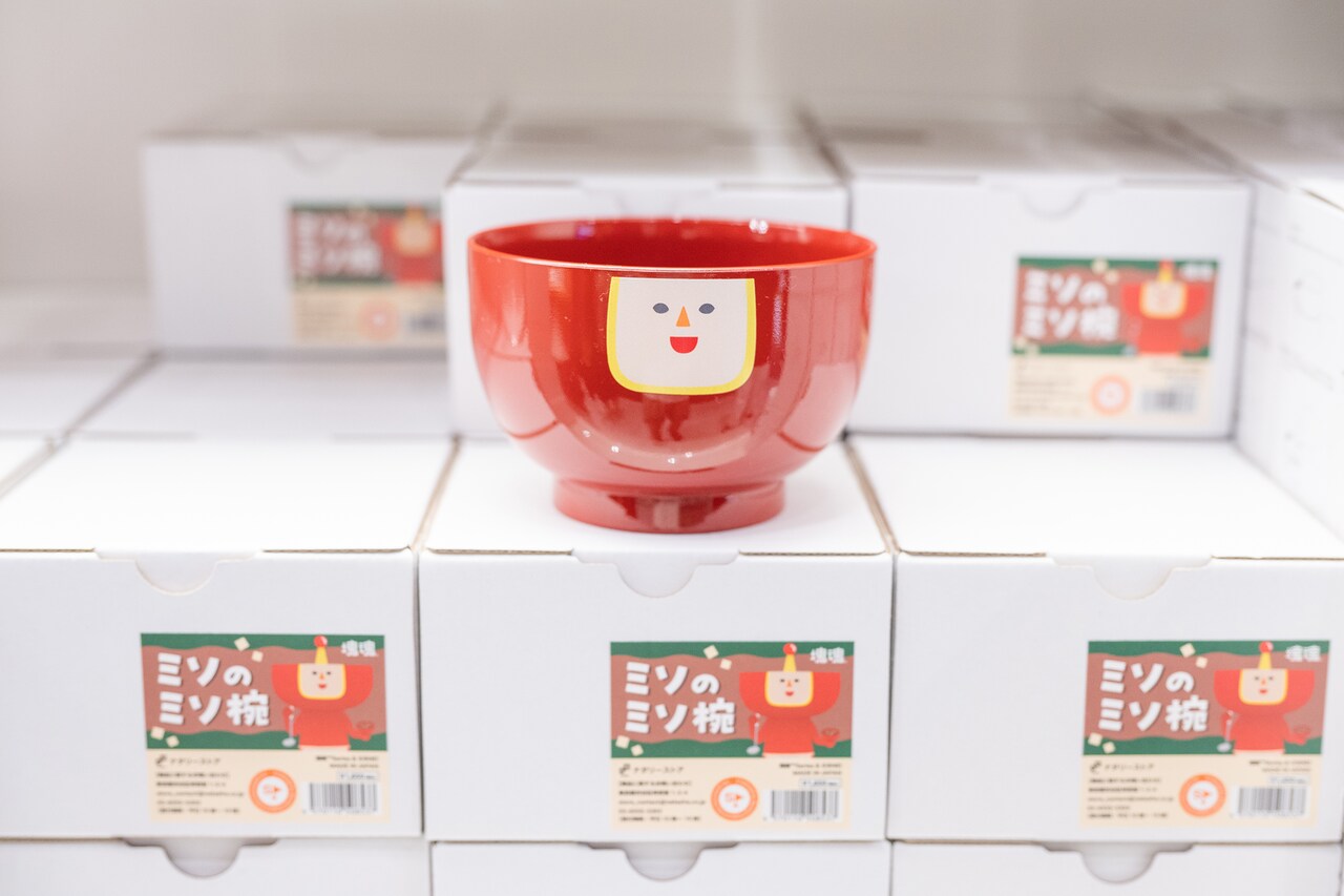 ミソのミソ椀はグッズコーナーで購入可能。 - 音楽ファンに人気の