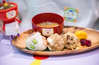 味噌汁と塊オニギリ定食。
