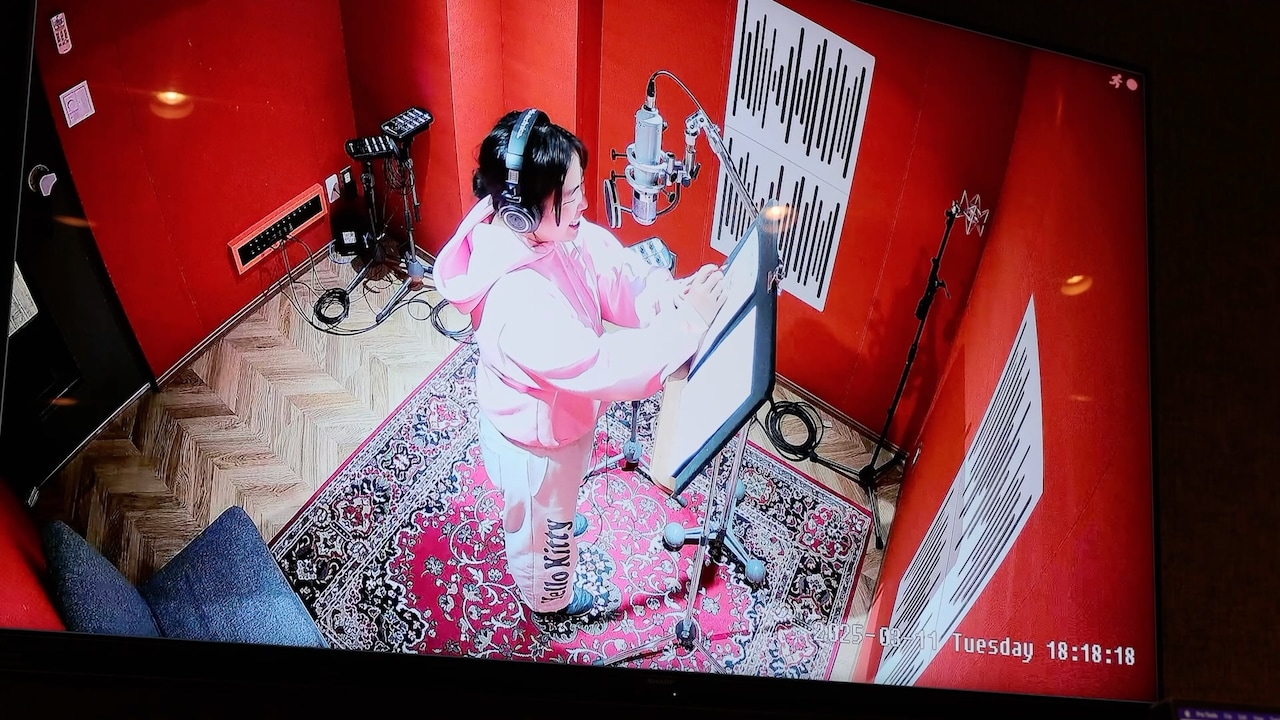 ゆりやんレトリィバァが真剣に楽曲制作、メジャーデビュー曲レコーディングの舞台裏公開