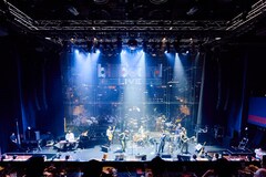 トリプルファイヤーがおしゃれなビルボードでライブ、夜の六本木に響いた「相席屋に行きたい」