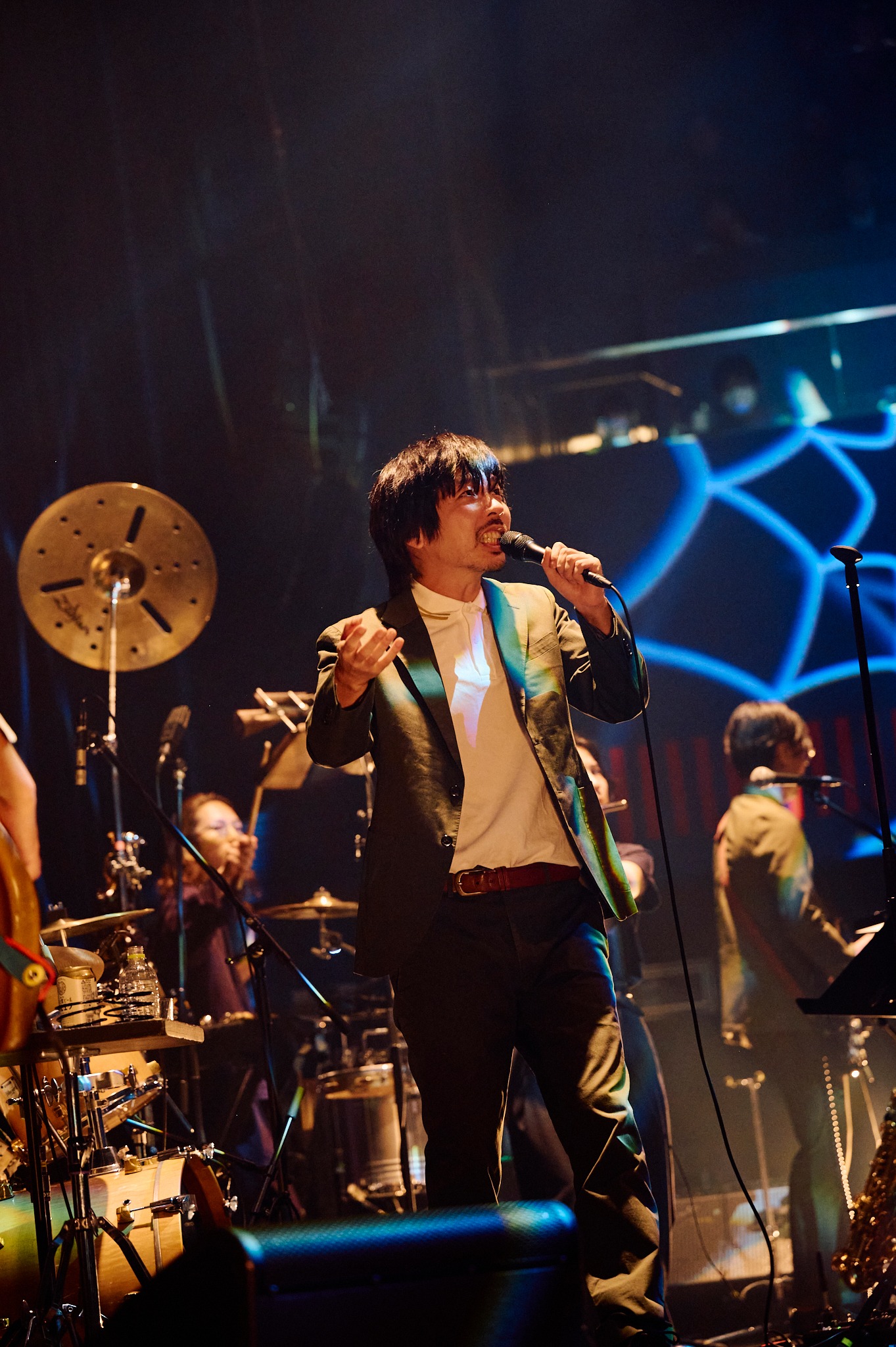 吉田靖直（Vo）（Photo by morookamanabu）